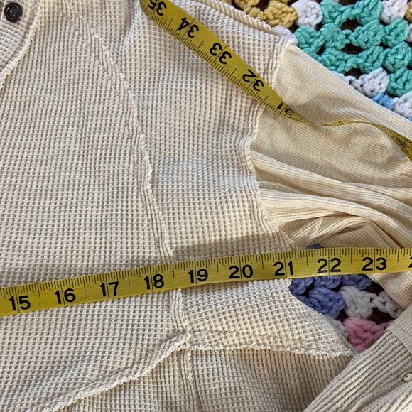 NWOT Pol Cream Buttoned shirt blouse Top oversized Waffle fabric asymmetrical M - Picture 4 of 14